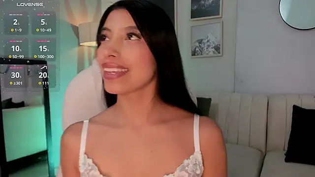 Snapshot of Tiffany_Low chatting on 01/16/26, 01:04 Tiffany Low online show from 01/16/26, 01:04