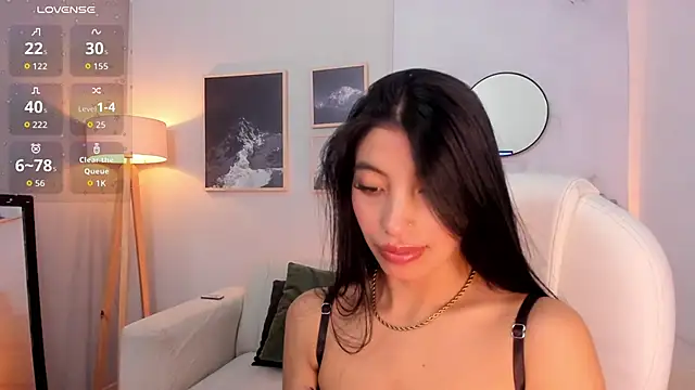 Snapshot of Tiffany_Low chatting on 02/03/26, 01:16 Tiffany Low online show from 02/03/26, 01:16