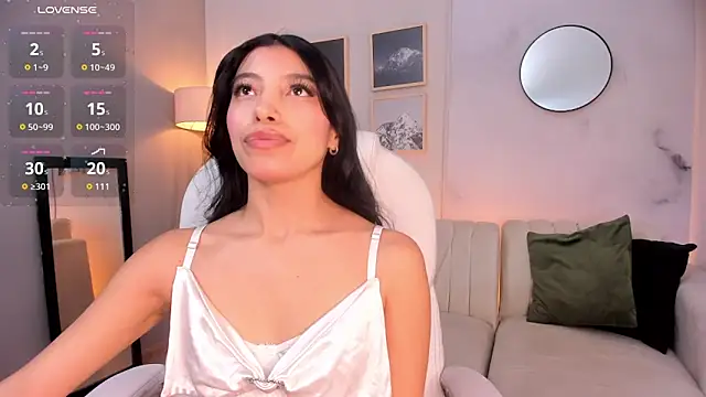 Snapshot of Tiffany_Low chatting on 02/06/26, 01:14 Tiffany Low online show from 02/06/26, 01:14