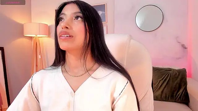 Snapshot of Tiffany_Low chatting on 02/09/26, 01:04 Tiffany Low online show from 02/09/26, 01:04