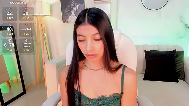 Snapshot of Tiffany_Low chatting on 02/23/26, 02:47 Tiffany Low online show from 02/23/26, 02:47