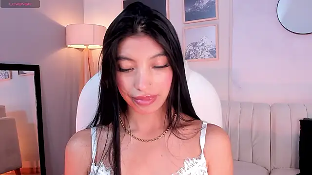 Snapshot of Tiffany_Low chatting on 02/28/26, 01:23 Tiffany Low online show from 02/28/26, 01:23