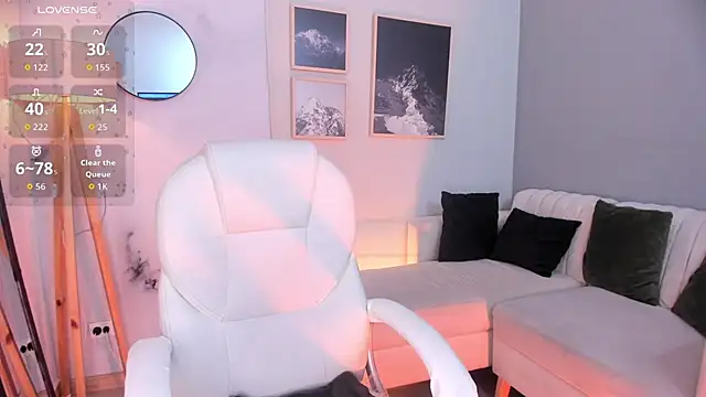 Snapshot of Tiffany_Low chatting on 03/09/26, 02:43 Tiffany Low online show from 03/09/26, 02:43