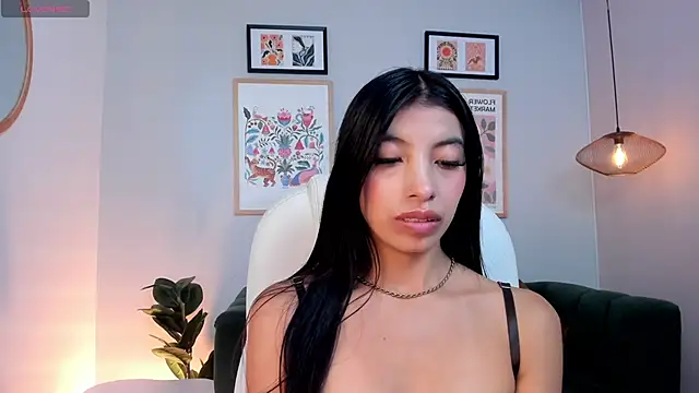 Snapshot of Tiffany_Low chatting on 04/01/26, 02:25 Tiffany Low online show from 04/01/26, 02:25