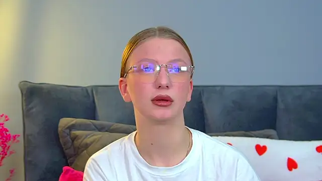 Snapshot of BeatriceBinoche chatting on 03/25/26, 06:19 BeatriceBinoche online show from 03/25/26, 06:19