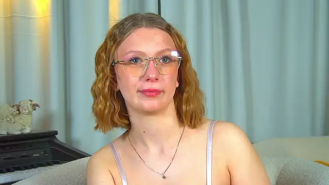 Snapshot of BeatriceBinoche chatting on 04/08/26, 06:41 BeatriceBinoche online show from 04/08/26, 06:41