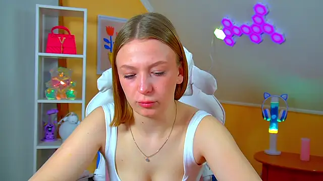 Snapshot of BeatriceBinoche chatting on 04/14/26, 07:20 BeatriceBinoche online show from 04/14/26, 07:20