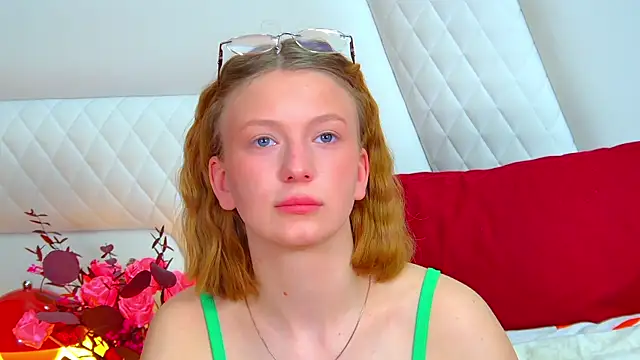 Snapshot of BeatriceBinoche chatting on 04/18/26, 07:07 BeatriceBinoche online show from 04/18/26, 07:07