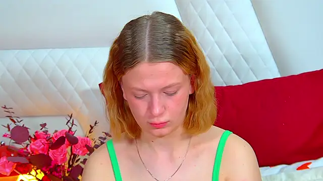 Snapshot of BeatriceBinoche chatting on 04/18/26, 07:58 BeatriceBinoche online show from 04/18/26, 07:58