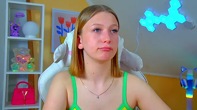 Snapshot of BeatriceBinoche chatting on 04/21/26, 06:34 BeatriceBinoche online show from 04/21/26, 06:34