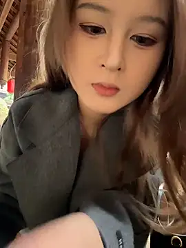 yuki june online show from 02/09/26, 08:40