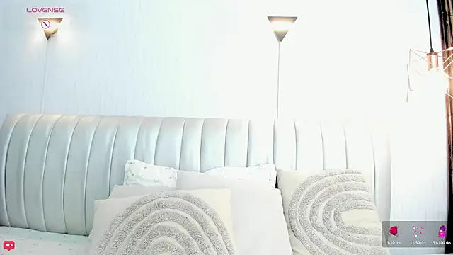 Snapshot of Naomi_Rousse chatting on 04/23/26, 01:46 Naomi Rousse online show from 04/23/26, 01:46