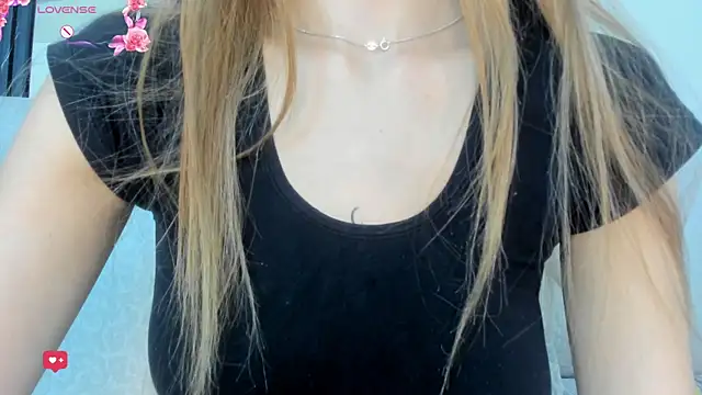 Snapshot of Naomi_Rousse chatting on 05/05/26, 12:46 Naomi Rousse online show from 05/05/26, 12:46