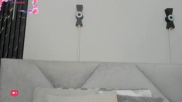 Snapshot of Naomi_Rousse chatting on 05/14/26, 01:18 Naomi Rousse online show from 05/14/26, 01:18