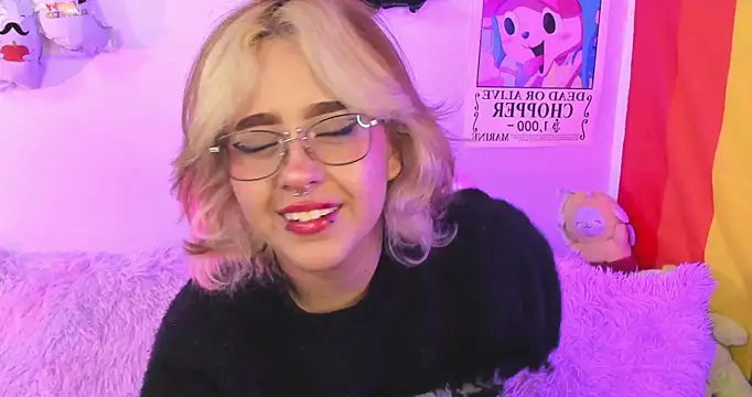 Snapshot of NekoWaifu chatting on 10/20/25, 01:00 NekoWaifu online show from 10/20/25, 01:00