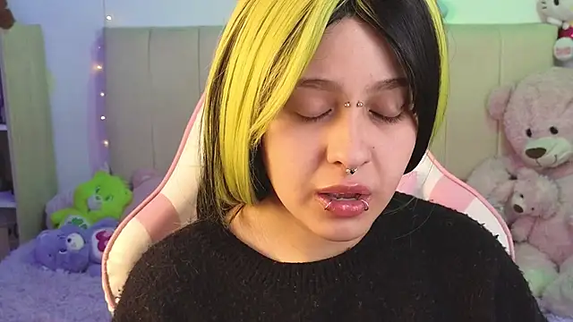Snapshot of NekoWaifu chatting on 06/11/26, 02:48 NekoWaifu online show from 06/11/26, 02:48