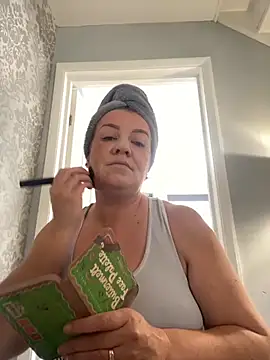 Snapshot of PoppyPrincessxox chatting on 09/24/25, 10:51 PoppyPrincessxox online show from 09/24/25, 10:51