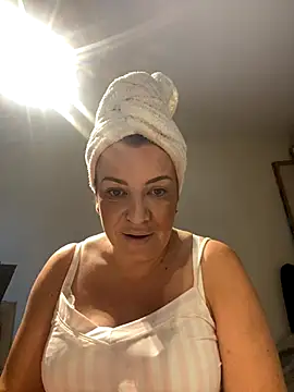 Snapshot of PoppyPrincessxox chatting on 10/03/25, 10:01 PoppyPrincessxox online show from 10/03/25, 10:01