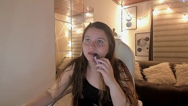Snapshot of sophiee09_ chatting on 10/13/25, 03:12 sophiee09  online show from 10/13/25, 03:12