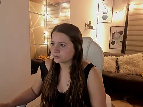 Snapshot of sophiee09_ chatting on 10/15/25, 02:33 sophiee09  online show from 10/15/25, 02:33