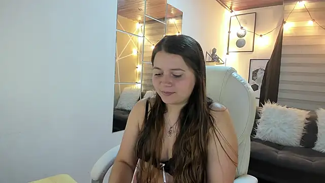 Snapshot of sophiee09_ chatting on 10/20/25, 01:11 sophiee09  online show from 10/20/25, 01:11