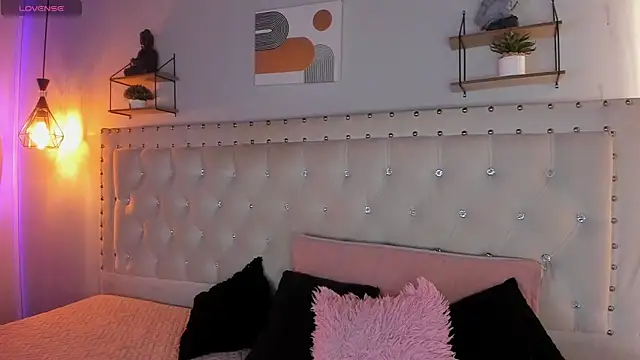 sophiee09  online show from 04/17/26, 02:09