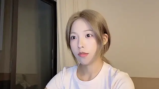 Snapshot of Meng_777 chatting on 04/13/26, 11:27 Meng 777 online show from 04/13/26, 11:27