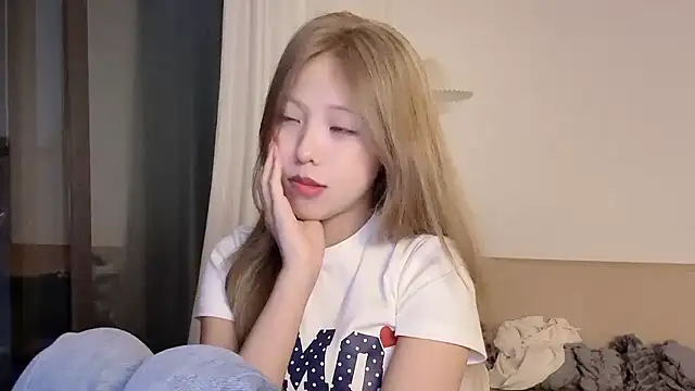 Snapshot of Meng_777 chatting on 04/15/26, 12:34 Meng 777 online show from 04/15/26, 12:34