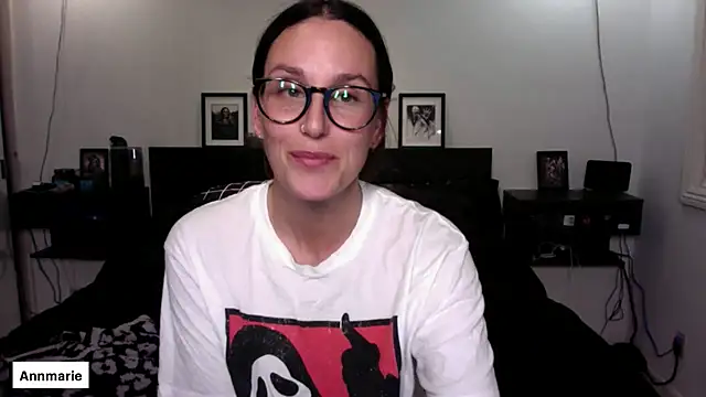 annmarieferrara online show from 10/31/25, 02:34