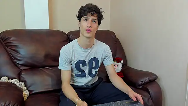 Snapshot of Xam_Collen chatting on 12/18/25, 03:51 Xam Collen online show from 12/18/25, 03:51