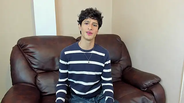 Snapshot of Xam_Collen chatting on 12/22/25, 05:10 Xam Collen online show from 12/22/25, 05:10