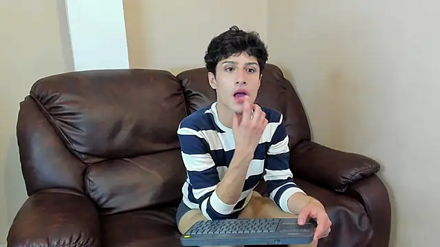 Snapshot of Xam_Collen chatting on 01/10/26, 07:48 Xam Collen online show from 01/10/26, 07:48