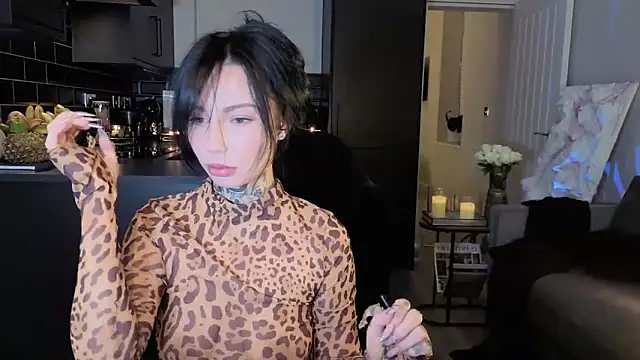 jeans-and-peach online show from 10/25/25, 01:13