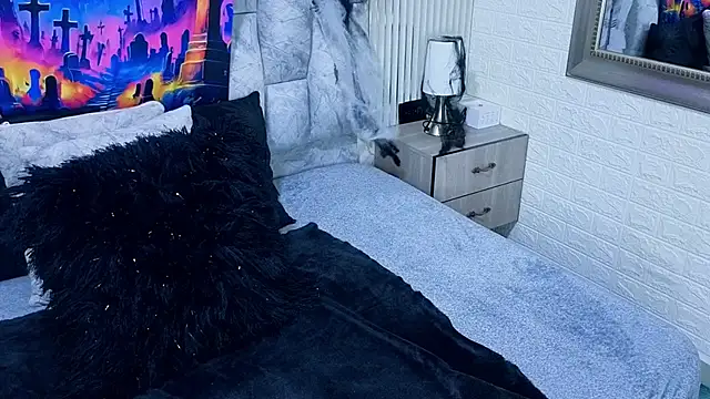 sofiagutierrez   online show from 10/31/25, 11:06