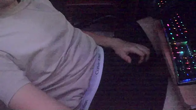 Snapshot of xderox318 chatting on 11/15/25, 10:59 xderox318 online show from 11/15/25, 10:59