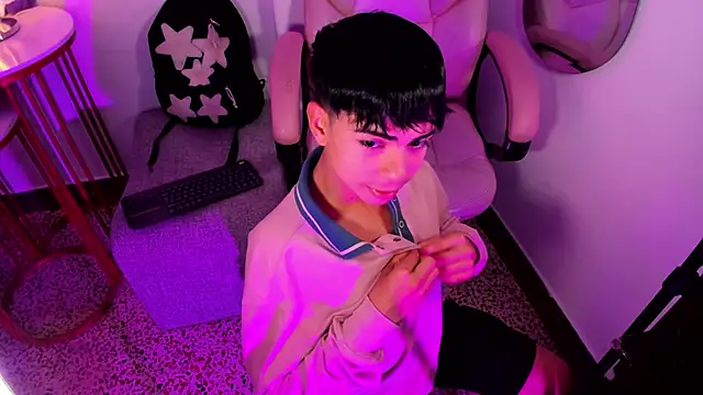 Snapshot of Peter_chase chatting on 11/01/25, 06:32 Peter chase online show from 11/01/25, 06:32