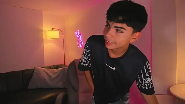 Snapshot of Peter_chase chatting on 11/08/25, 06:29 Peter chase online show from 11/08/25, 06:29