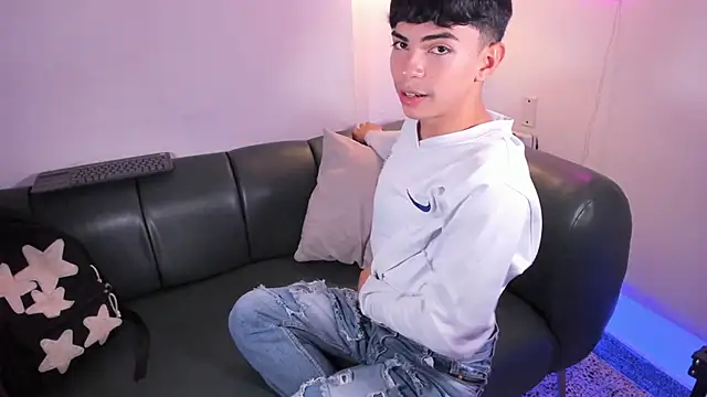 Snapshot of Peter_chase chatting on 11/23/25, 06:30 Peter chase online show from 11/23/25, 06:30