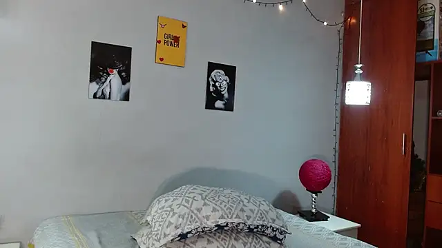 nicole mayer01 online show from 09/25/25, 11:03