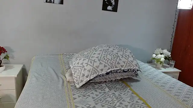 nicole mayer01 online show from 09/30/25, 11:04