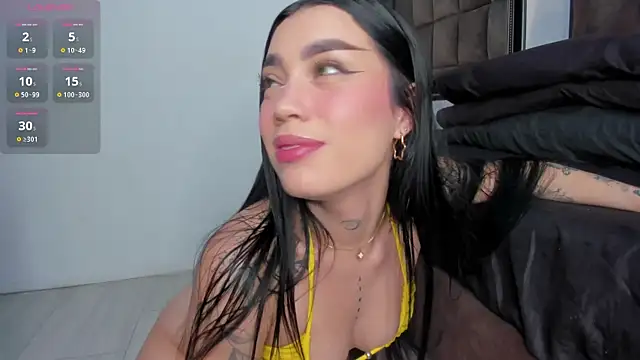 Snapshot of Scarlet__Jones_ chatting on 04/21/26, 05:36 Scarlet Jones online show from 04/21/26, 05:36