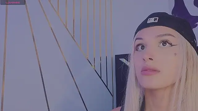 Snapshot of Angel-dragun chatting on 04/14/26, 03:01 Angel-dragun online show from 04/14/26, 03:01