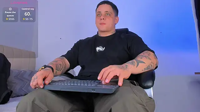 denis munera online show from 10/25/25, 10:34