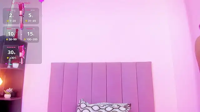 HoollyHendrix online show from 09/30/25, 08:03