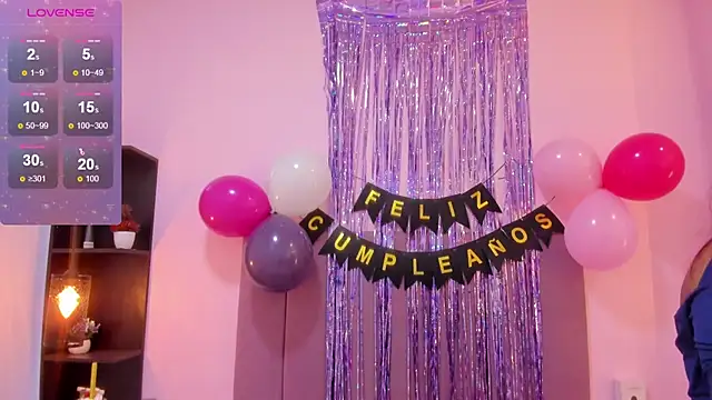 HoollyHendrix online show from 11/01/25, 08:44