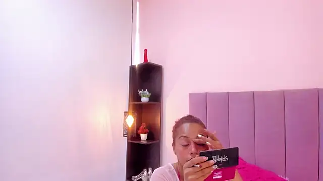 HoollyHendrix online show from 11/10/25, 08:08