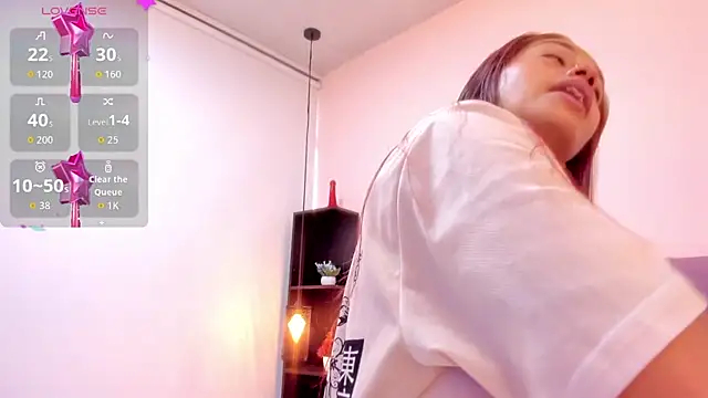 HoollyHendrix online show from 11/24/25, 08:41