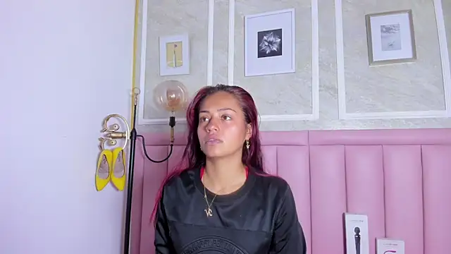 HoollyHendrix online show from 01/12/26, 08:25