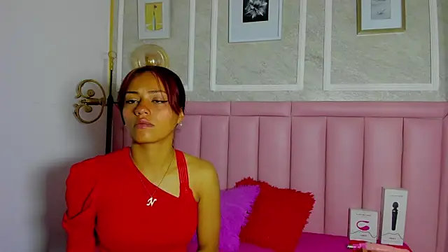 HoollyHendrix online show from 01/15/26, 08:45