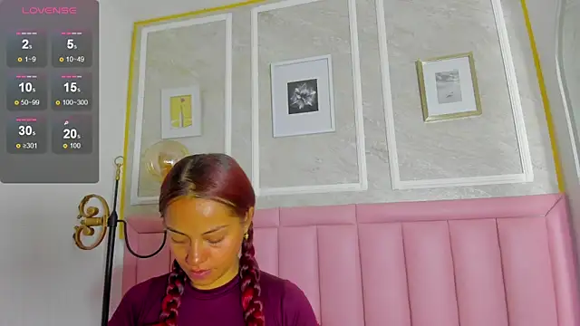 HoollyHendrix online show from 01/31/26, 09:02